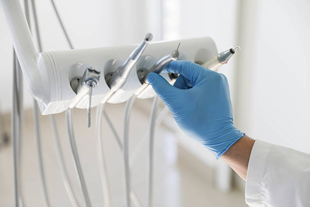 Professional Emergency Dentist technician working in Earle, AR